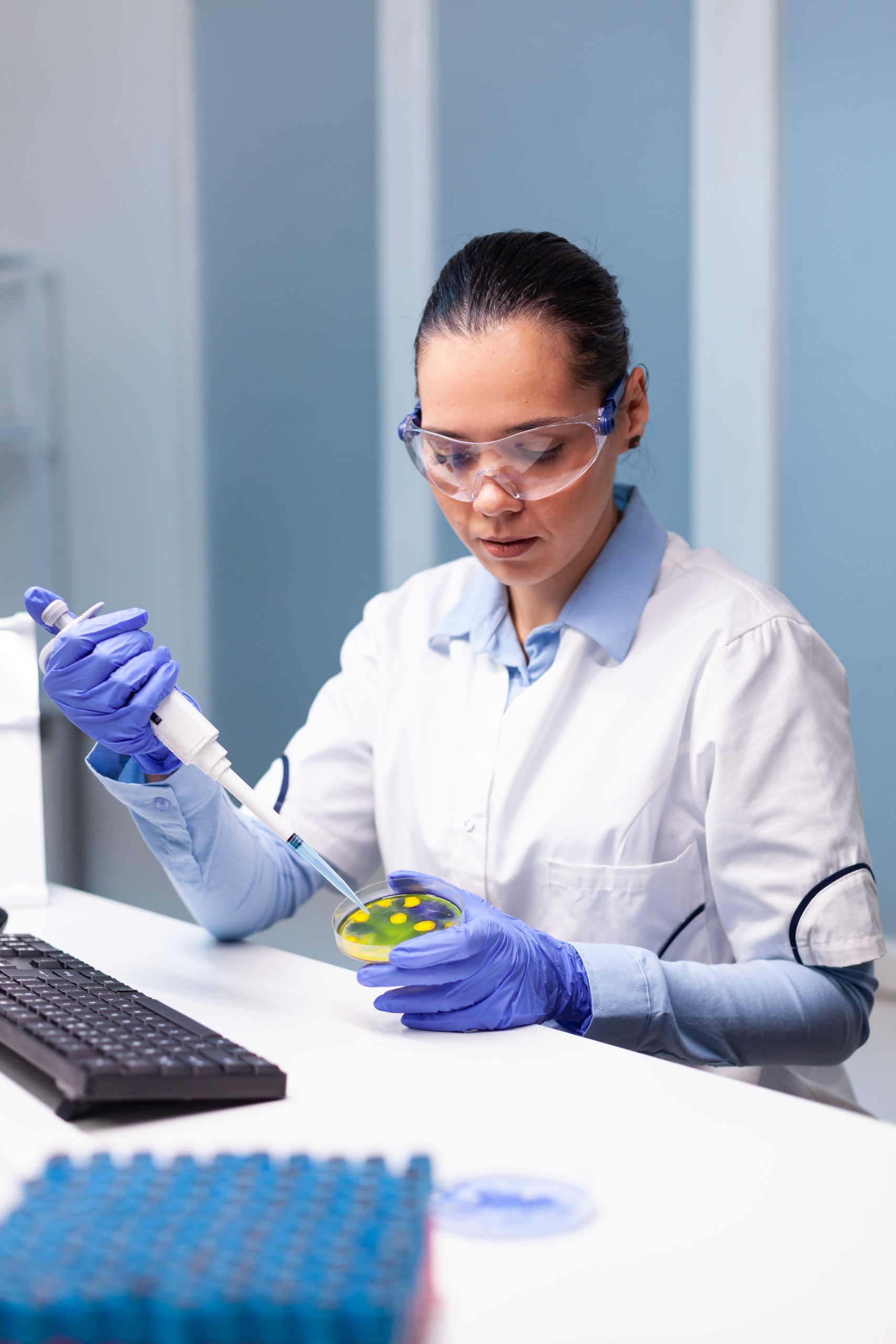 Diagnóstico de Cáncer en Mujeres con el Lector de Microplaca