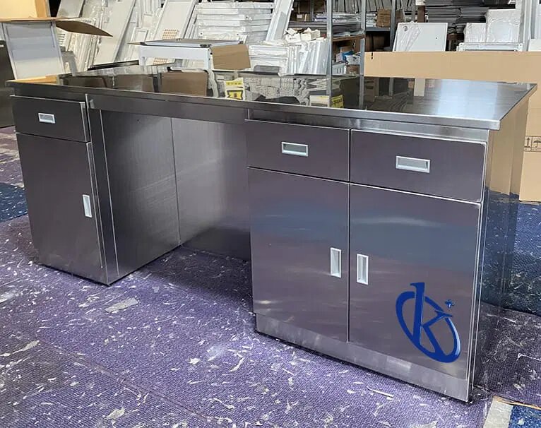 Mesa de Laboratorio Kalstein: Transformando el Espacio de Trabajo en Laboratorios